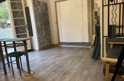Amelie-les-Bains-Palalda Apartment | Studio 20m² avec balcon, jardinet, et WiFi au centre d'Amélie-Les-Bains - FR-1-659-80