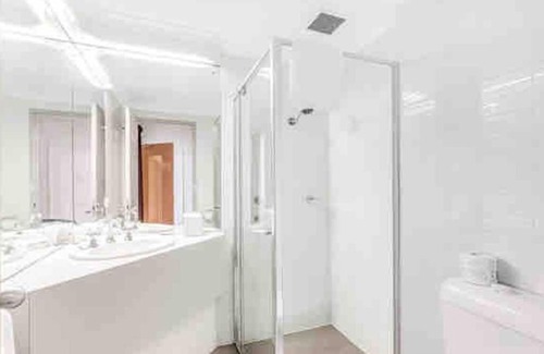 Adelaide Central Business District Apartment | studio 247 gouger in the city ex hotel room 436
