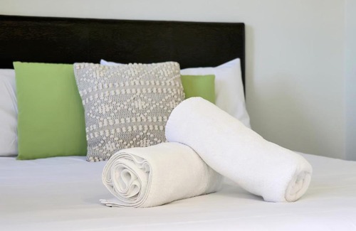 Emu Park Apartment | Studio 3 ENDEAVOUR INN
