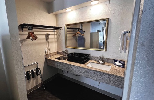 West Meadowbrook Hotel | Studio 6 Fort Worth, TX – Downtown East