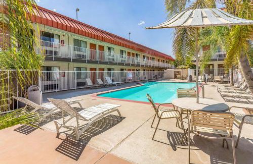 Raisin Hotel | Studio 6-Fresno, CA - Extended Stay