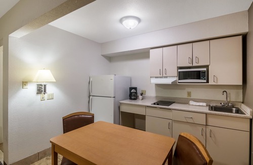 Lubbock Hotel | Studio 6 Lubbock, TX - Medical Center