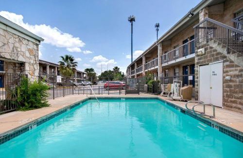 Medical Center District Hotel | Studio 6 San Antonio TX Northwest Medical Center