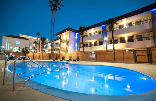 Civic Center Hotel | Studio 6 Suites Stockton, CA Waterfront