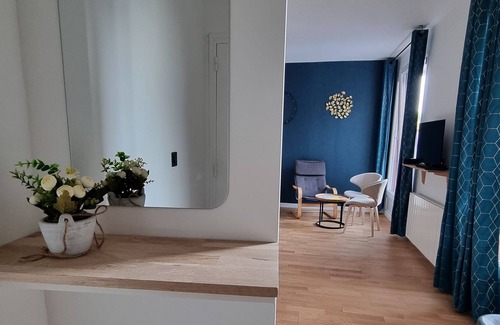 Beauvais Apartment | Studio Alizé Centre-ville/ 650m Gare/ 10 min Aeroport Bus/ The Getaway Beauvais