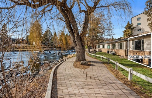 Orchard District Cottage | Studio along the Deschutes River and Trail!