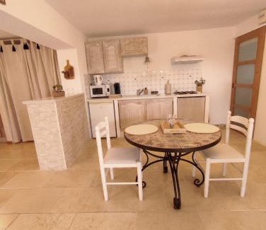 Tarascon House | Studio Alpilles avec parking et spa privatif