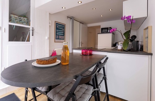 Clohars-Fouesnant Apartment | Studio Apartment 'À La Campagne Avec Piscine' with Shared Pool, Shared Garden and Wi-Fi