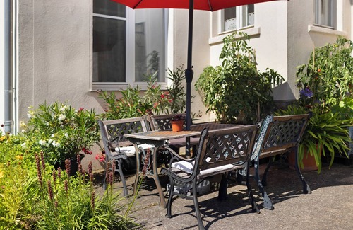 Wiesenburg/Mark Apartment | Studio Apartment 'Cottage Im Fläming' with Private Terrace, Shared Garden and Wi-Fi