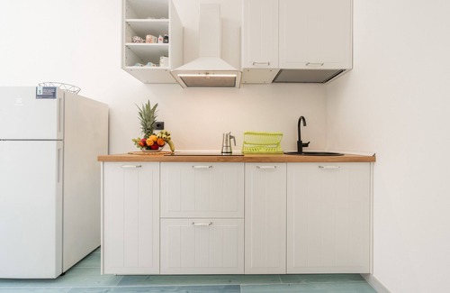 Villa San Pietro Apartment | Studio Apartment 'Villa Erica Appartamento Erica' with Mountain View, Wi-Fi and Air Conditioning