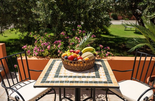 Villa San Pietro Apartment | Studio Apartment 'Villa Erica Appartamento Erica' with Mountain View, Wi-Fi and Air Conditioning
