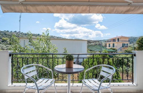 Kalligoni Apartment | Studio Apartment 'Alexandros 2 Guests A' with Mountain View, Wi-Fi and Air Conditioning