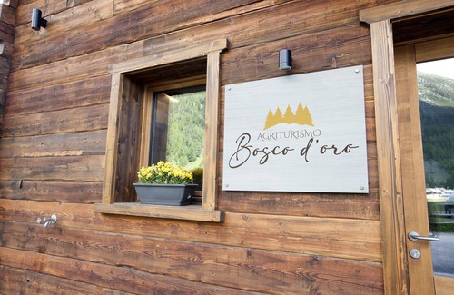 Livigno Apartment | Studio Apartment 'Agriturismo Bosco D'oro 5' with Mountain View, Shared Garden and Wi-Fi