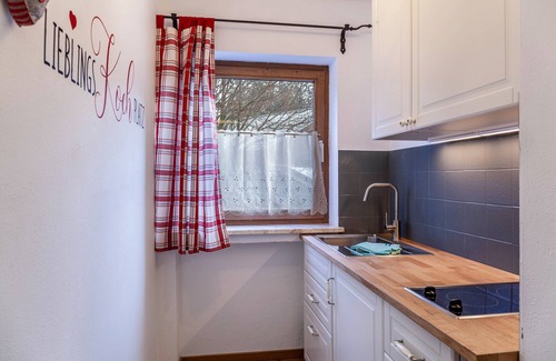 Untergrainau Apartment | Studio Apartment 'Aschaubichl - Wohnung Bergaurikel' with Mountain View, Balcony and Wi-Fi