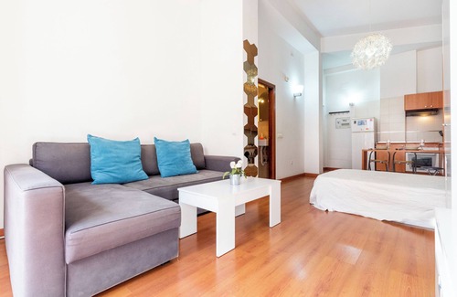 San Felipe Neri Apartment | Studio Apartment “Centro Histórico” in Centre of Málaga with Wi-Fi & Balcony