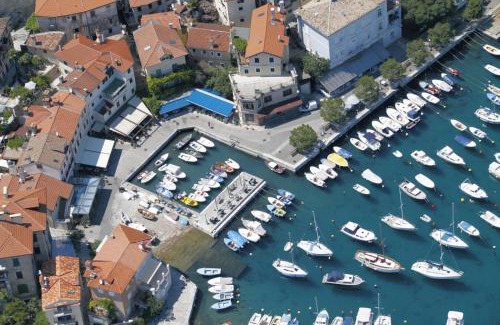 Mosenice Apartment | Studio Apartment in Mošcenicka Draga with Sea View, Terrace, Air Conditioning, Wi-Fi (4364-4)