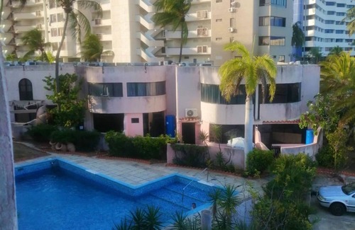 Margarita Island Apartment | Studio apartment in front of C.Cial La Vela, near the beach, with swimming pool and 24 hour security.