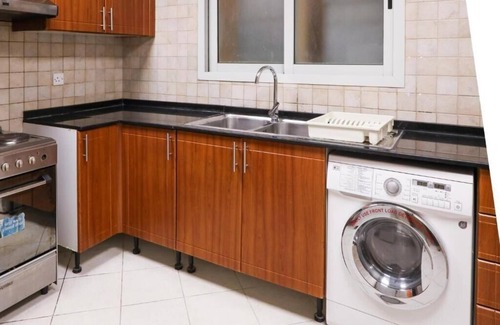Al Mankhool House | Studio Apartment Near Manhattan Avenue By Luxury Bookings