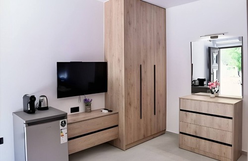 Vlicho Apartment | Studio Apartment 'Sokol Stone House 2' with Mountain View, Wi-Fi and Air Conditioning