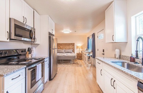 Liberty Wells House | Studio Apartment Near City Center — Self Check-in