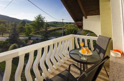 Catrnja Apartment | Studio Apartments Eagle