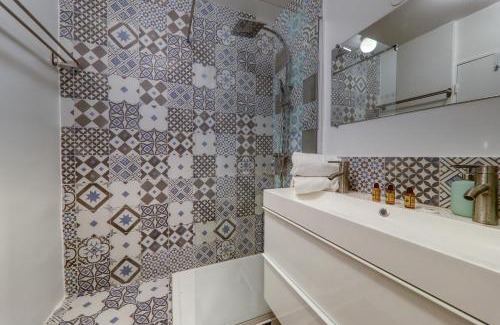 Montevrain Apartment | Studio Art - Shopping center and train station 500m - Disneyland Paris 5min