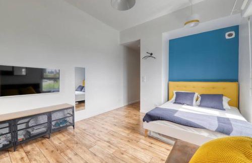 Montevrain Apartment | Studio Art - Shopping center and train station 500m - Disneyland Paris 5min