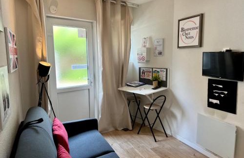 Vallieres Apartment | STUDIO Av MARX DORMOY CLERMONT CENTRE B