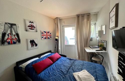 Vallieres Apartment | STUDIO Av MARX DORMOY CLERMONT CENTRE B