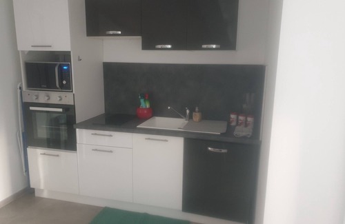Pertuis Apartment | Studio Avec Terasse Dans un Quartier au Calme et Résidentiel