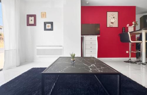 Bessan Apartment | Studio BAROK proche autoroute, plages et attractions, Wifi - TV, calme