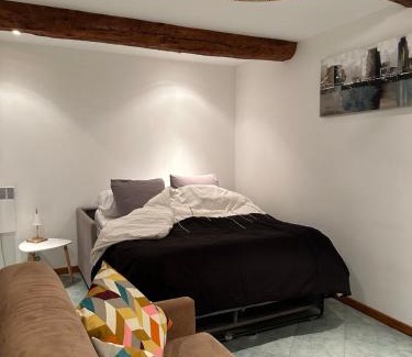 Sillans-la Cascade Apartment | Studio Brin Damour