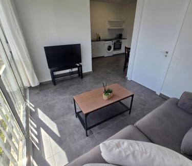 Agios Tychon Apartment | Studio by The Sea