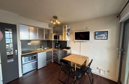 Auris Apartment | Studio cabine 4 couchages au pied des pistes, proche commerces - Auris en Oisans - FR-1-297-343