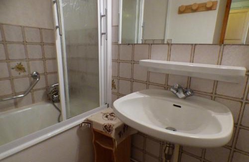 Les Saisies Apartment | Studio cabine au centre des Saisies avec balcon, pour 5 personnes, proche commerces, exposé sud - FR-1-594-109