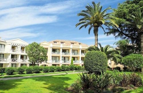 La Croix des Gardes Apartment | Studio cabine avec vue mer, piscine et parking à Cannes la Bocca - FR-1-609-93