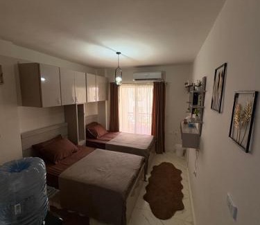 Al-Hammam Apartment | Studio Carmen with a Pool View