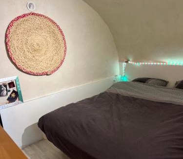 La Bastidonne Apartment | Studio Chambre voutée en Provence
