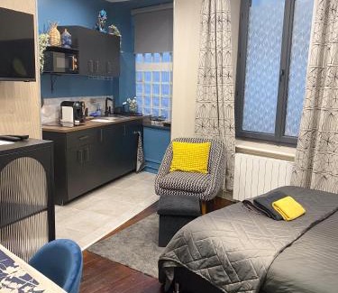 Caluire-et-Cuire Apartment | Studio chic & romantique