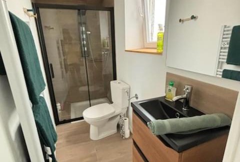 Castelnaudary Apartment | Studio CLIMATISÉ au cœur de la ville, gare à pied, café offert