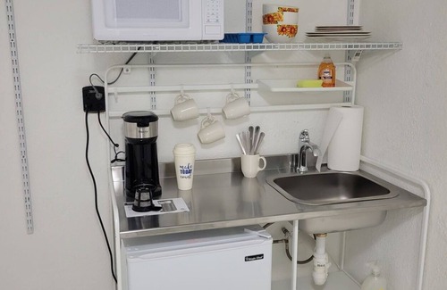 Bayshore Gardens Apartment | Studio close to airport, mall, beach, museum and much more