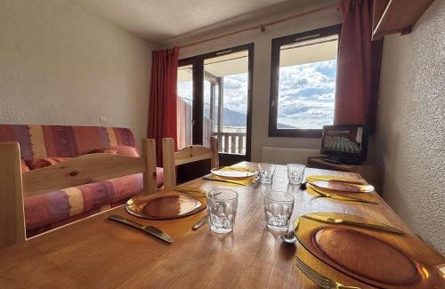 Notre-Dame-de-Bellecombe Apartment | Studio cosy à 50m des pistes, balcon, parking, casier à skis, proche village et école de ski - FR-1-595-11