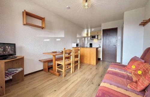 Notre-Dame-de-Bellecombe Apartment | Studio cosy à 50m des pistes, balcon, parking, casier à skis, proche village et école de ski - FR-1-595-11