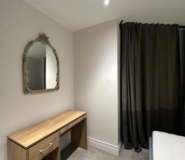 Nine Elms Apartment | Studio come 1 Bed flat in Vauxhall next to Battersea