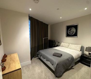Nine Elms Apartment | Studio come 1 Bed flat in Vauxhall next to Battersea