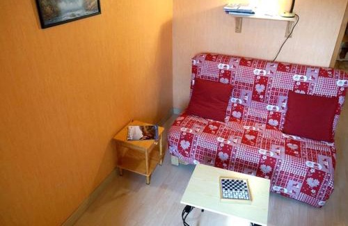 Bagneres-de-Luchon Apartment | Studio confortable pour 2 personnes avec balcon, au centre de Luchon, proche télécabine et thermes - FR-1-313-120