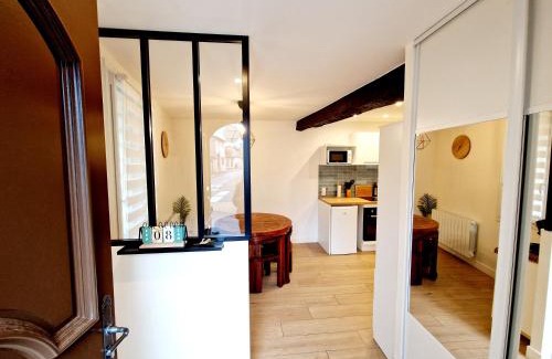 Cailloux-sur-Fontaines Apartment | Studio cosy à Cailloux Proche Lyon & nature