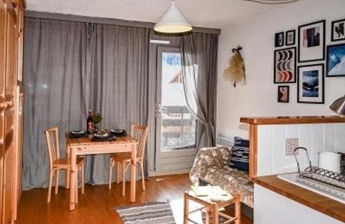 Montgenevre Apartment | Studio cosy avec lit escamotable et accès facile aux pistes à Montgenèvre - FR-1-266-183