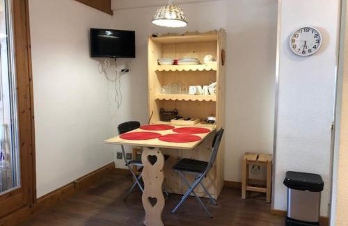 Brides-les-Bains Apartment | Studio cosy en centre-ville, à proximité des thermes et des pistes du domaine des Trois Vallées - FR-1-512-228