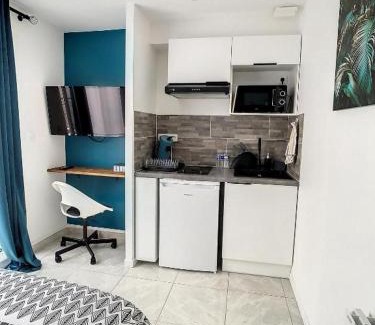 Saint-Acheul Apartment | STUDIO COSY HYPER CENTRE GARE AMIENS WIFI NETFLIX 2 PERS